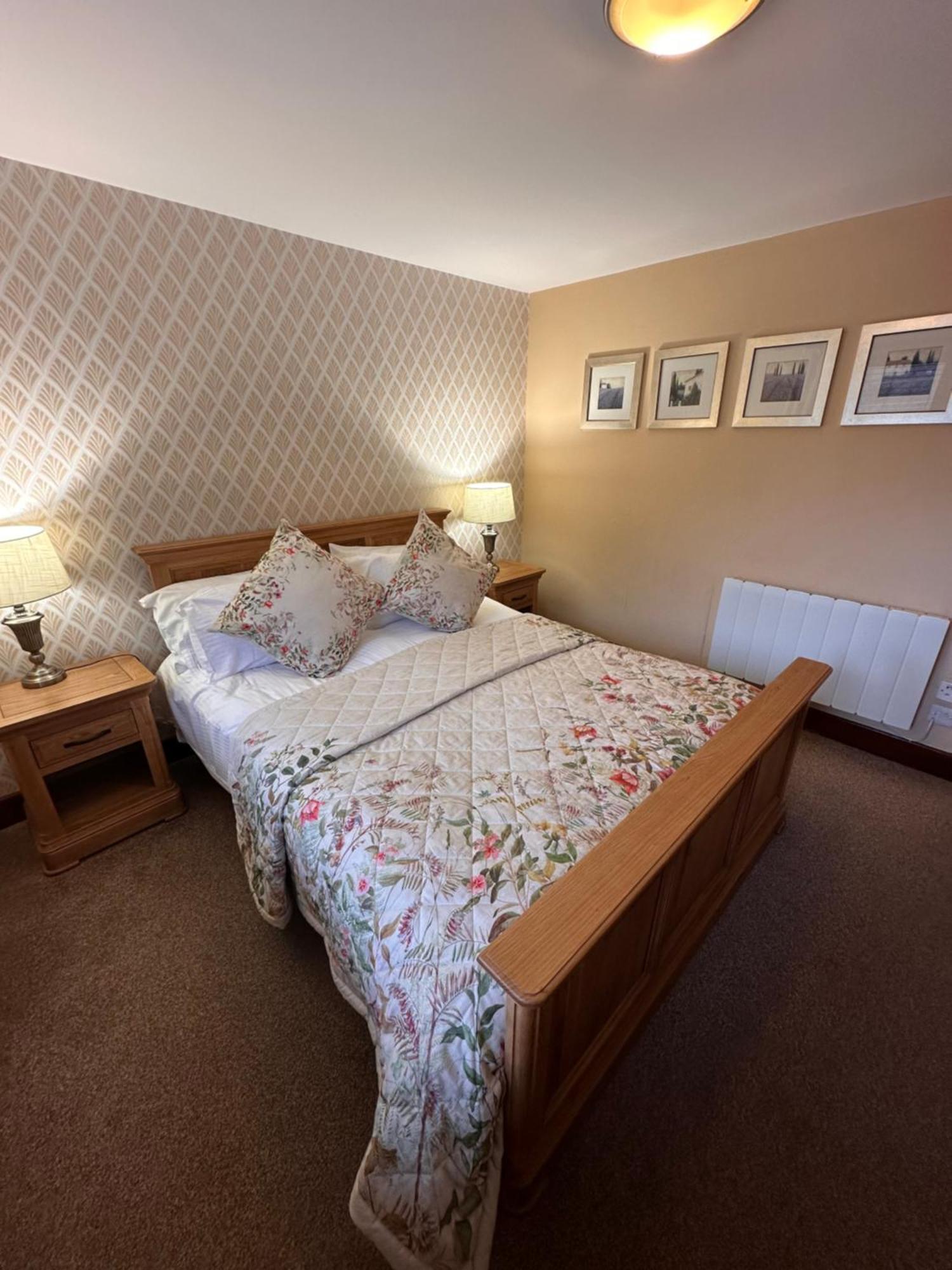The Auld Kirk Bed & Breakfast Ballater Bagian luar foto