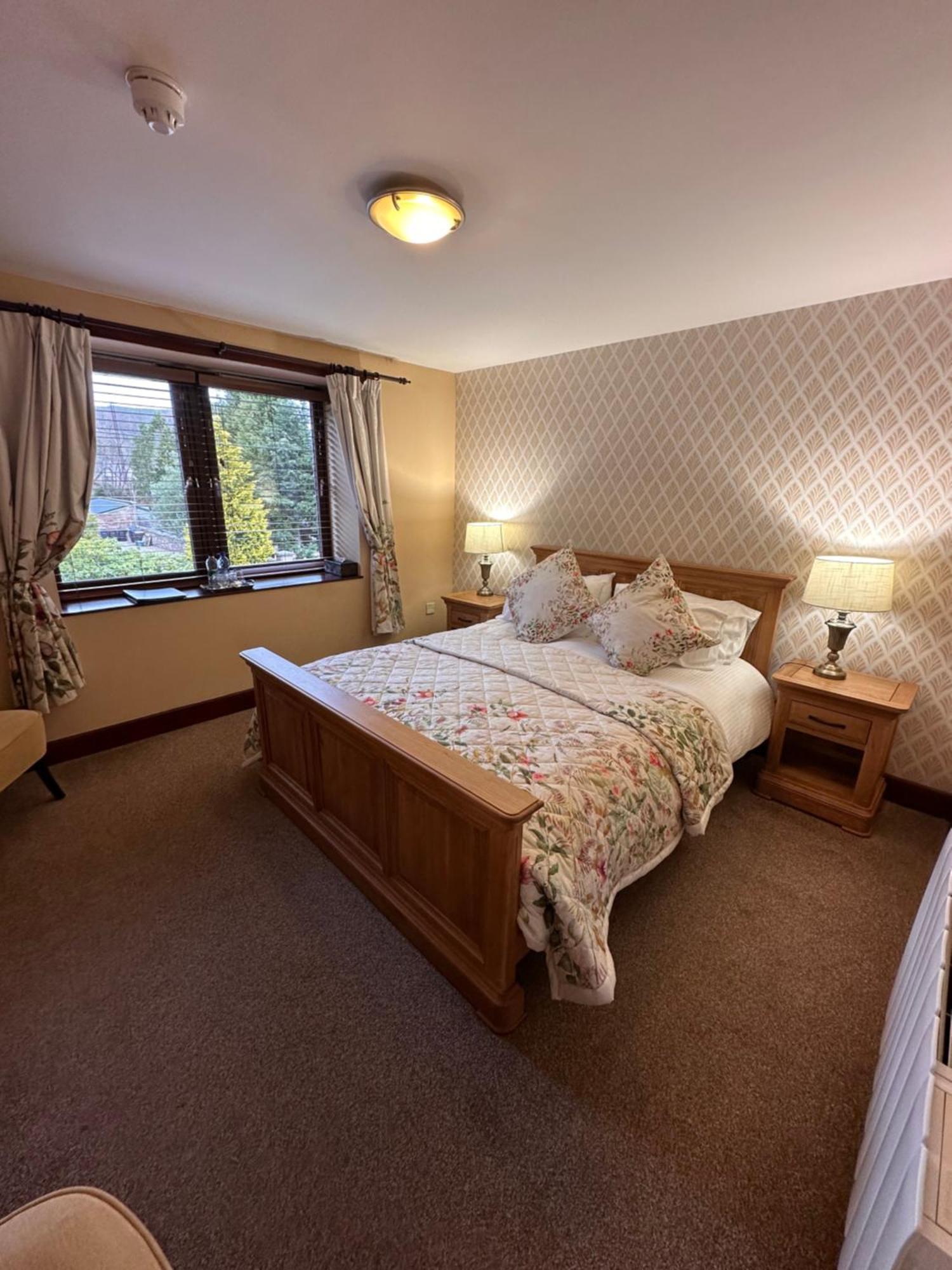 The Auld Kirk Bed & Breakfast Ballater Bagian luar foto