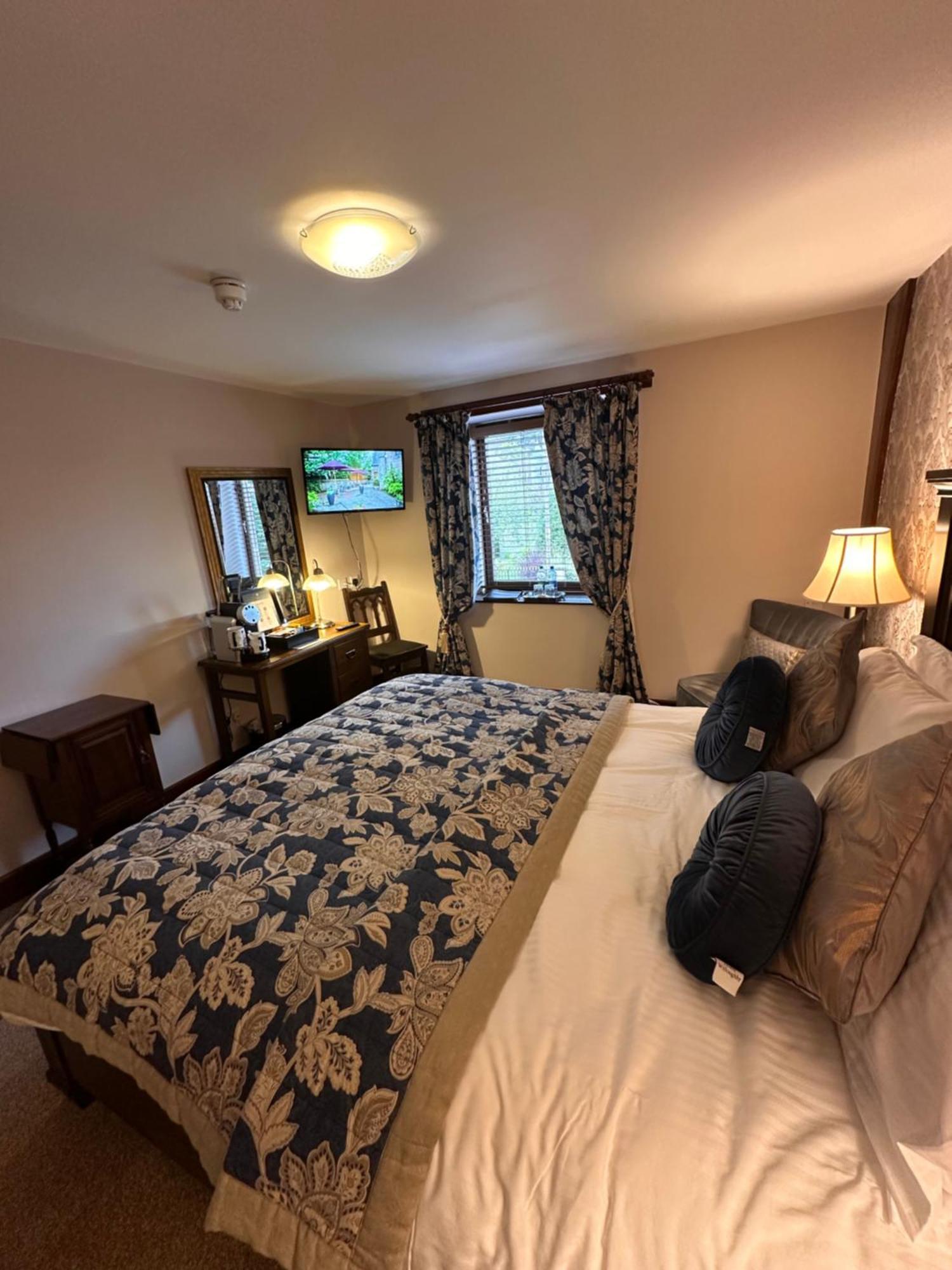 The Auld Kirk Bed & Breakfast Ballater Bagian luar foto